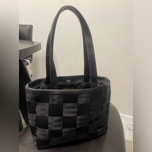 Vintage Harveys Seatbelt Tote Bag. Missing one bag feet